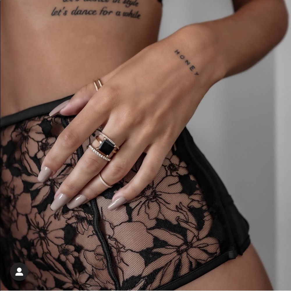 VS EMBROIDERED high waist panty